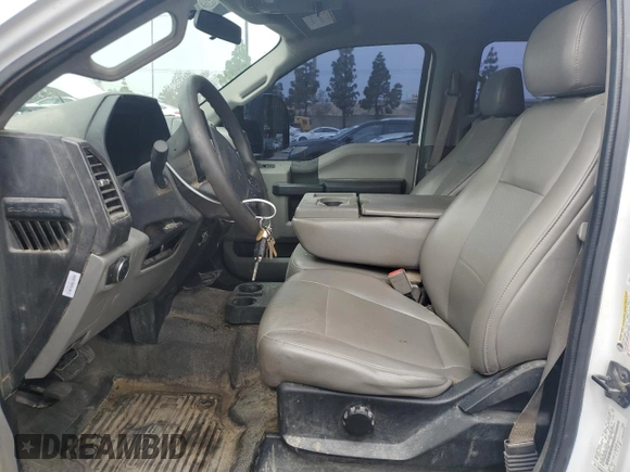 2018 Ford F-250 XL z VIN 1FT7W2BT6JEC26399, wystawiony jako Copart lot #55043405 z przebiegiem 145 554 mil mil oraz Szkoda całkowita • Salvage title. Historia ofert i sprzedaży dostępna na DreamBid. Obrazek 7.