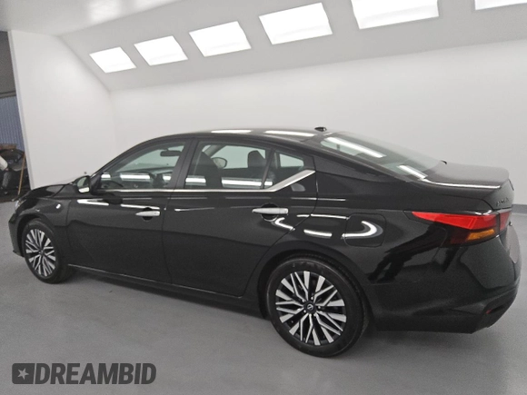 2025 Nissan Altima SV with VIN 1N4BL4DV3SN370643, listed as a Copart auction lot 53912515 with 2,074 mi miles and Clean Title. Bid and sale history available at DreamBid. Image 2.