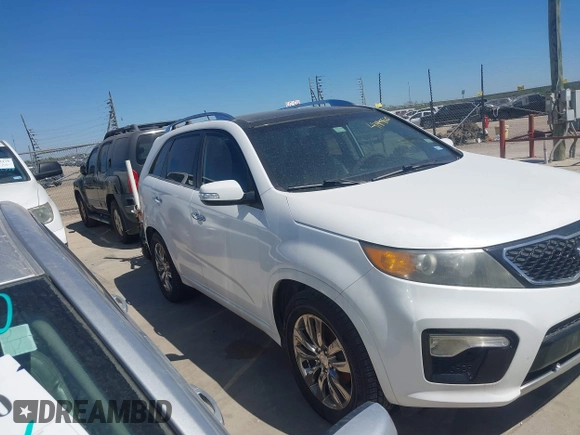 2011 Kia Sorento SX with VIN 5XYKW4A21BG127237, listed as a IAAI auction lot 41848810 with 182,633 mi miles. Bid and sale history available at carsss.com. Image 1.