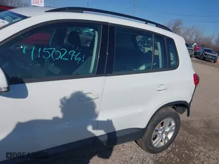 2015 Volkswagen Tiguan S with VIN WVGBV7AX5FW610055, listed as a IAAI auction lot 41502961 with 81,683 mi miles. Bid and sale history available at carsss.com. Image 15.