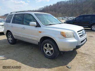 2008 Honda Pilot SE with VIN 5FNYF18388B018930, listed as a IAAI auction lot 41787945 with 236,890 mi miles. Bid and sale history available at carsss.com. Image 1.