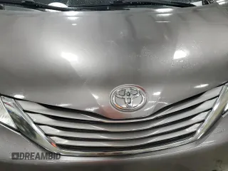 2015 Toyota Sienna XLE с VIN 5TDYK3DC4FS650605, выставлен на аукционе Copart как лот 58217575 с пробегом 174 364 миль миль и Списание • Salvage title. История ставок и продаж доступна на DreamBid. Изображение 12.