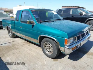 1995 Nissan Frontier XE z VIN 1N6SD16S2SC385250, wystawiony jako IAAI lot #42373497 z przebiegiem 252 537 mil mil oraz . Historia ofert i sprzedaży dostępna na DreamBid. Obrazek 1.