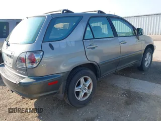 2001 Lexus RX 300 z VIN JTJGF10U810095105, wystawiony jako IAAI lot #42404527 z przebiegiem 224 382 mil mil oraz . Historia ofert i sprzedaży dostępna na DreamBid. Obrazek 4.