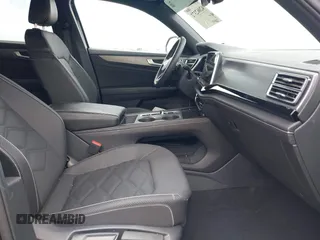 2024 Volkswagen Atlas SE с VIN 1V2LE2CA4RC229547, выставлен на аукционе IAAI как лот 42062372 с пробегом 12 237 миль миль и . История ставок и продаж доступна на DreamBid. Изображение 5.