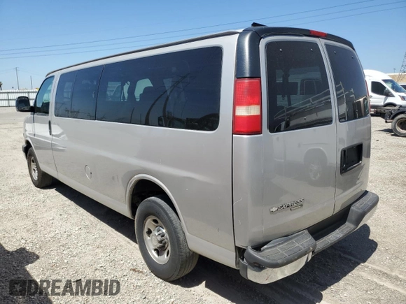 2007 Chevrolet Express Passenger with VIN 1GAHG39U871190066, listed as a Copart auction lot 57879915 with 250,921 mi miles and Clean title. Bid and sale history available at DreamBid. Image 2.