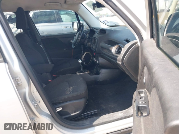 2015 Jeep Renegade Latitude with VIN ZACCJABH0FPB65461, listed as a IAAI auction lot 39756561 with 132,135 mi miles. Bid and sale history available at carsss.com. Image 5.