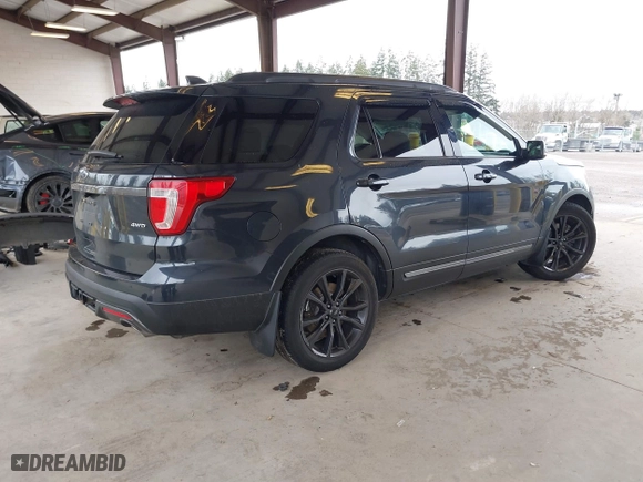 2017 Ford Explorer XLT with VIN 1FM5K8D85HGD91711, listed as a IAAI auction lot 41848391 with 106,577 mi miles. Bid and sale history available at carsss.com. Image 4.