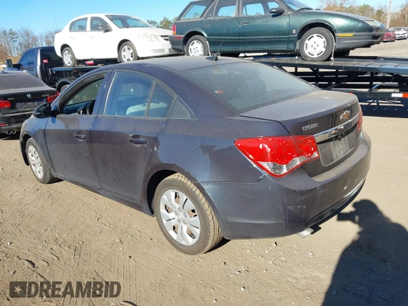 2014 Chevrolet Cruze LS z VIN 1G1PA5SGXE7195888, wystawiony jako IAAI lot #40807679 z przebiegiem 163 947 mil mil oraz . Historia ofert i sprzedaży dostępna na DreamBid. Obrazek 3.