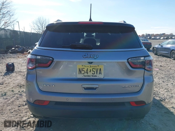 2018 Jeep Compass Limited with VIN 3C4NJDCB8JT246385, listed as a IAAI auction lot 40858204 with Not provided miles and . Bid and sale history available at DreamBid. Image 15.