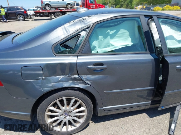 2010 Volvo S40 с VIN YV1390MS2A2489564, выставлен на аукционе IAAI как лот 42225612 с пробегом 146 491 миль миль и . История ставок и продаж доступна на DreamBid. Изображение 14.