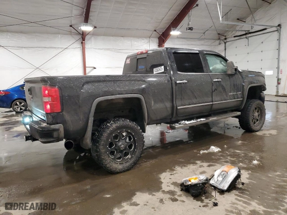 2015 GMC Sierra 2500HD Denali with VIN 1GT120E84FF194549, listed as a Copart auction lot 43583425 with 214,773 mi miles and Salvage Title. Bid and sale history available at carsss.com. Image 3.