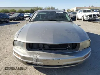 2008 Ford Mustang Deluxe z VIN 1ZVHT80N785139980, wystawiony jako Copart lot #58023795 z przebiegiem 155 951 mil mil oraz Szkoda całkowita • Salvage title. Historia ofert i sprzedaży dostępna na DreamBid. Obrazek 5.
