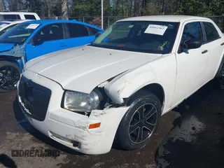 2008 Chrysler 300 LX with VIN 2C3KA43R58H155212, listed as a IAAI auction lot 41812362 with 195,184 mi miles. Bid and sale history available at carsss.com. Image 6.