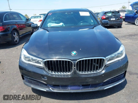 2017 BMW 7 Series 750i with VIN WBA7F0C37HGM22205, listed as a IAAI auction lot 40033800 with 70,581 mi miles. Bid and sale history available at carsss.com. Image 12.