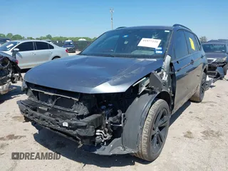2023 Volkswagen Tiguan SE R-Line Black z VIN 3VVCB7AX1PM057201, wystawiony jako IAAI lot #41977239 z przebiegiem 84 840 mil mil oraz . Historia ofert i sprzedaży dostępna na DreamBid. Obrazek 2.