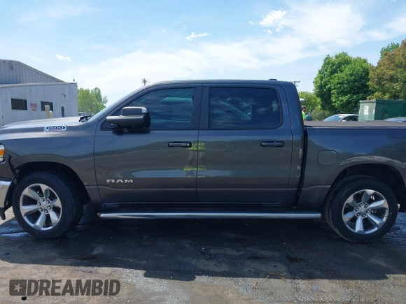 2021 Ram 1500 Big Horn z VIN 1C6RREFM5MN813578, wystawiony jako IAAI lot #42066531 z przebiegiem 77 207 mil mil oraz . Historia ofert i sprzedaży dostępna na DreamBid. Obrazek 13.