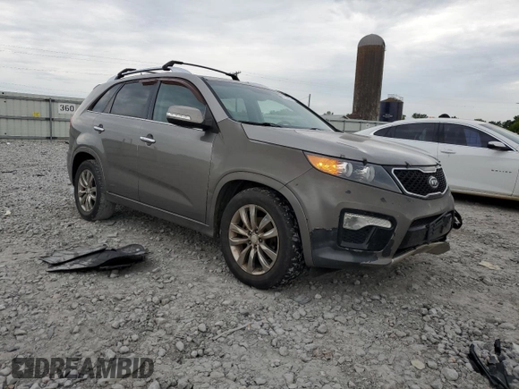2013 Kia Sorento SX z VIN 5XYKW4A26DG351610, wystawiony jako Copart lot #56196225 z przebiegiem 155 382 mil mil oraz Szkoda całkowita • Salvage title. Historia ofert i sprzedaży dostępna na DreamBid. Obrazek 4.