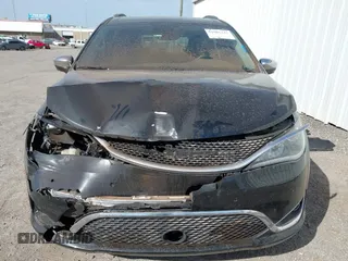 2017 Chrysler Pacifica Limited z VIN 2C4RC1GG7HR545265, wystawiony jako IAAI lot #41881441 z przebiegiem 165 786 mil mil oraz . Historia ofert i sprzedaży dostępna na DreamBid. Obrazek 12.