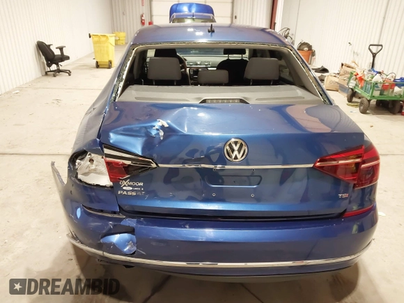 2017 Volkswagen Passat S z VIN 1VWAT7A38HC013602, wystawiony jako IAAI lot #41218616 z przebiegiem 77 497 mil mil oraz . Historia ofert i sprzedaży dostępna na DreamBid. Obrazek 6.