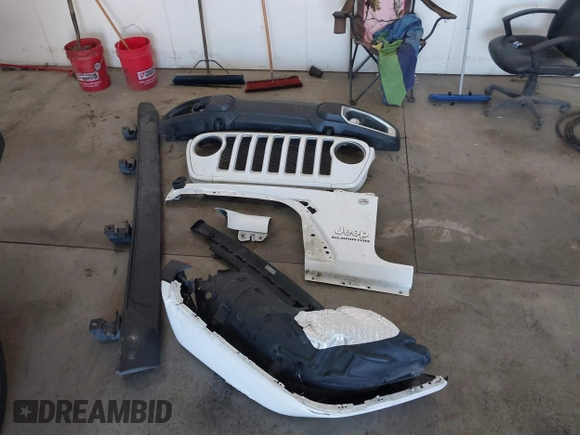 2020 Jeep Gladiator Overland with VIN 1C6HJTFG7LL139896, listed as a IAAI auction lot 41347570 with 98,484 mi miles and . Bid and sale history available at DreamBid. Image 12.