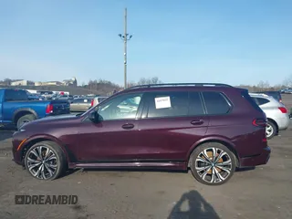 2023 BMW X7 M60i z VIN 5UX33EM03P9R02884, wystawiony jako IAAI lot #41879035 z przebiegiem 45 466 mil mil oraz . Historia ofert i sprzedaży dostępna na DreamBid. Obrazek 14.