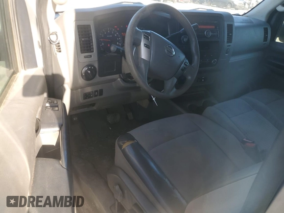 2012 Nissan NV SV z VIN 5BZBF0AA0CN200558, wystawiony jako Copart lot #77629944 z przebiegiem 174 152 mil mil oraz Szkoda całkowita • Salvage title. Historia ofert i sprzedaży dostępna na DreamBid. Obrazek 8.