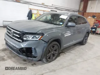 2020 Volkswagen Atlas SE with VIN 1V21E2CA5LC229605, listed as a IAAI auction lot 42431332 with 42,506 mi miles and . Bid and sale history available at DreamBid. Image 2.