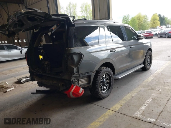 2018 Ford Expedition XLT z VIN 1FMJU1JT7JEA22830, wystawiony jako IAAI lot #42050739 z przebiegiem 114 529 mil mil oraz . Historia ofert i sprzedaży dostępna na DreamBid. Obrazek 4.