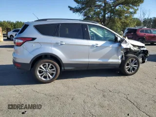 2018 Ford Escape SE z VIN 1FMCU9G96JUB49271, wystawiony jako Copart lot #50553205 z przebiegiem 91 123 mil mil oraz Szkoda całkowita • Salvage title. Historia ofert i sprzedaży dostępna na DreamBid. Obrazek 3.