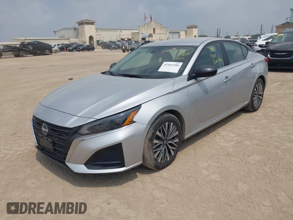 2024 Nissan Altima SV with VIN 1N4BL4DV5RN391004, listed as a IAAI auction lot 41942200 with 28,958 mi miles and . Bid and sale history available at DreamBid. Image 2.