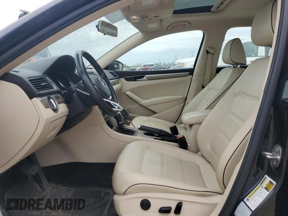 2018 Volkswagen Passat SE z VIN 1VWBA7A32JC012803, wystawiony jako Copart lot #57156055 z przebiegiem 95 710 mil mil oraz Szkoda całkowita • Salvage title. Historia ofert i sprzedaży dostępna na DreamBid. Obrazek 7.
