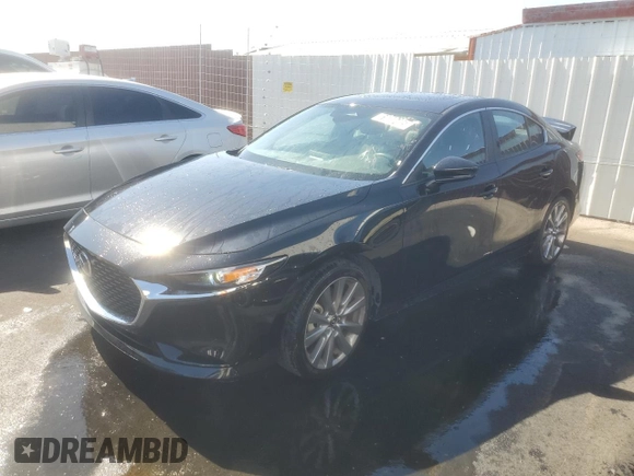 2025 Mazda 3 S Preferred z VIN 3MZBPACMXSM457114, wystawiony jako Copart lot #61690405 z przebiegiem 13 080 mil mil oraz Czysty tytuł • Clean title. Historia ofert i sprzedaży dostępna na DreamBid. Obrazek 1.