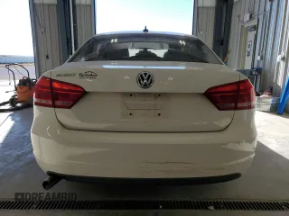 2014 Volkswagen Passat S w/Nav with VIN 1VWAP7A31EC027132, listed as a Copart auction lot 72162524 with 177,297 mi miles and Clean Title. Bid and sale history available at carsss.com. Image 6.