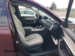 2024 Mazda CX-90 Premium z VIN JM3KKDHD0R1108232, wystawiony jako IAAI lot #42224398 z przebiegiem 3 934 mil mil oraz . Historia ofert i sprzedaży dostępna na DreamBid. Obrazek 5.