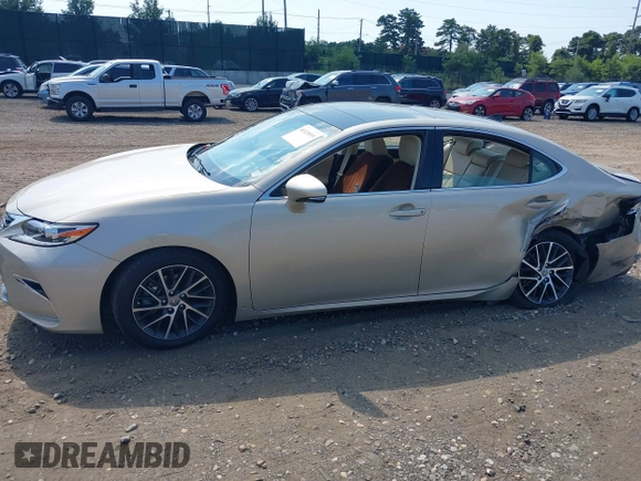 2018 Lexus ES with VIN 58ABK1GG0JU111819, listed as a IAAI auction lot 40320555 with 32,194 mi miles. Bid and sale history available at carsss.com. Image 14.