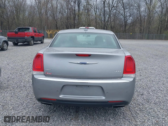 2018 Chrysler 300 Limited with VIN 2C3CCAKG3JH302274, listed as a IAAI auction lot 41802173 with 89,962 mi miles. Bid and sale history available at carsss.com. Image 17.