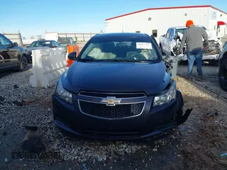 2014 Chevrolet Cruze LS z VIN 1G1PA5SH9E7480168, wystawiony jako IAAI lot #40937117 z przebiegiem 127 982 mil mil oraz . Historia ofert i sprzedaży dostępna na DreamBid. Obrazek 12.