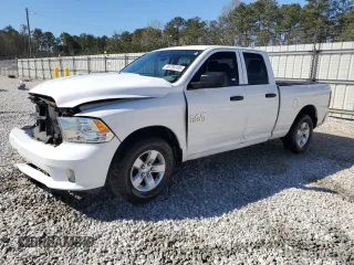 2018 Ram 1500 Tradesman z VIN 1C6RR6FG1JS211256, wystawiony jako Copart lot #49769185 z przebiegiem 171 115 mil mil oraz Szkoda całkowita • Salvage title. Historia ofert i sprzedaży dostępna na DreamBid. Obrazek 1.
