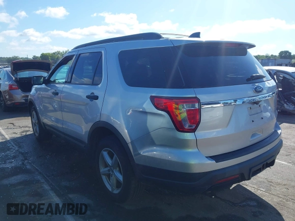 2019 Ford Explorer z VIN 1FM5K7B80KGA18578, wystawiony jako IAAI lot #42408067 z przebiegiem 124 938 mil mil oraz . Historia ofert i sprzedaży dostępna na DreamBid. Obrazek 14.