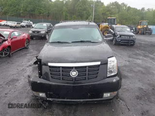 2012 Cadillac Escalade Luxury z VIN 1GYS4BEF1CR101807, wystawiony jako IAAI lot #42318114 z przebiegiem 209 071 mil mil oraz . Historia ofert i sprzedaży dostępna na DreamBid. Obrazek 12.