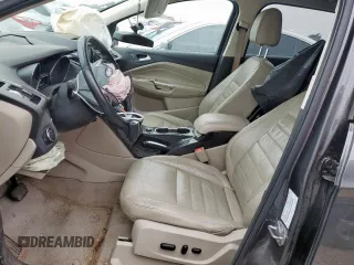2015 Ford Escape Titanium z VIN 1FMCU0J92FUA07768, wystawiony jako Copart lot #53382545 z przebiegiem Nie podano mil oraz Szkoda całkowita • Salvage title. Historia ofert i sprzedaży dostępna na DreamBid. Obrazek 7.