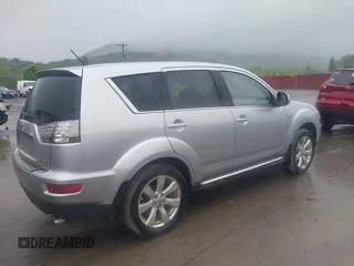2011 Mitsubishi Outlander XLS z VIN JA4JS4AX7BU020401, wystawiony jako IAAI lot #42250209 z przebiegiem 304 312 mil mil oraz . Historia ofert i sprzedaży dostępna na DreamBid. Obrazek 4.