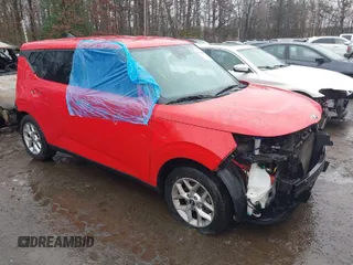 2020 Kia Soul LX with VIN KNDJ23AU5L7000718, listed as a IAAI auction lot 40811588 with 107,083 mi miles. Bid and sale history available at carsss.com. Image 1.