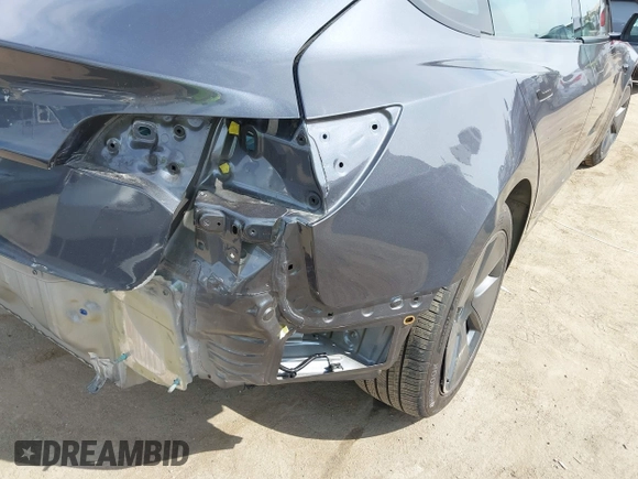 2023 Tesla Model 3 z VIN 5YJ3E1EA5PF700307, wystawiony jako IAAI lot #42034319 z przebiegiem 32 945 mil mil oraz . Historia ofert i sprzedaży dostępna na DreamBid. Obrazek 20.