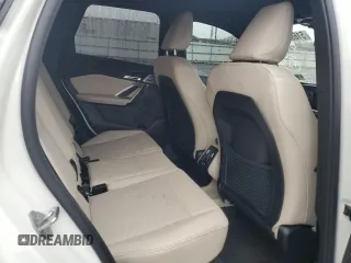 2024 BMW X1 xDrive28i z VIN WBX73EF05R5Y30843, wystawiony jako Copart lot #51692185 z przebiegiem 8 573 mil mil oraz Szkoda całkowita • Salvage title. Historia ofert i sprzedaży dostępna na DreamBid. Obrazek 11.