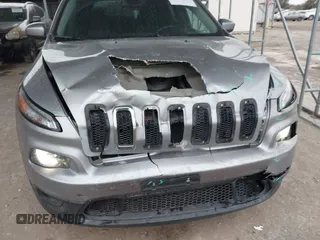 2017 Jeep Cherokee Latitude с VIN 1C4PJLCS2HW596098, выставлен на аукционе IAAI как лот 41409241 с пробегом 93 569 миль миль и . История ставок и продаж доступна на DreamBid. Изображение 6.