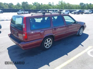 2000 Volvo V70 z VIN YV1LW61J8Y2644104, wystawiony jako IAAI lot #42307218 z przebiegiem 251 170 mil mil oraz . Historia ofert i sprzedaży dostępna na DreamBid. Obrazek 4.
