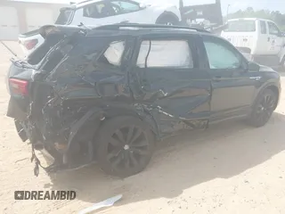 2021 Volkswagen Tiguan SE z VIN 3VV3B7AX5MM027369, wystawiony jako IAAI lot #42082821 z przebiegiem 74 024 mil mil oraz . Historia ofert i sprzedaży dostępna na DreamBid. Obrazek 2.