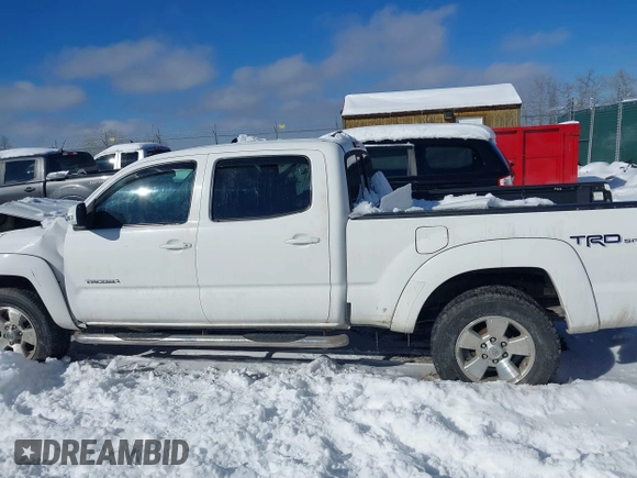 2015 Toyota Tacoma with VIN 3TMMU4FN2FM086885, listed as a IAAI auction lot 41247712 with 194,510 mi miles and . Bid and sale history available at carsss.com. Image 14.
